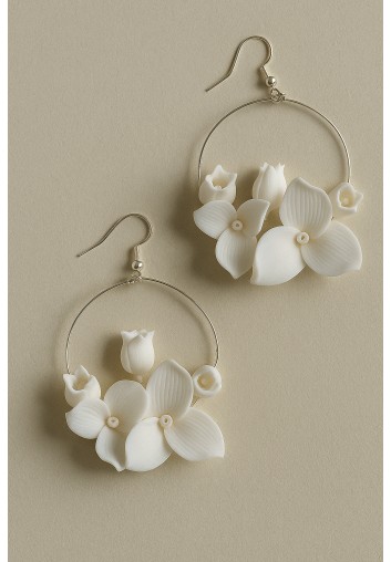 Boucles d’oreilles de mariée fleurs blanches sculptées – Orlane