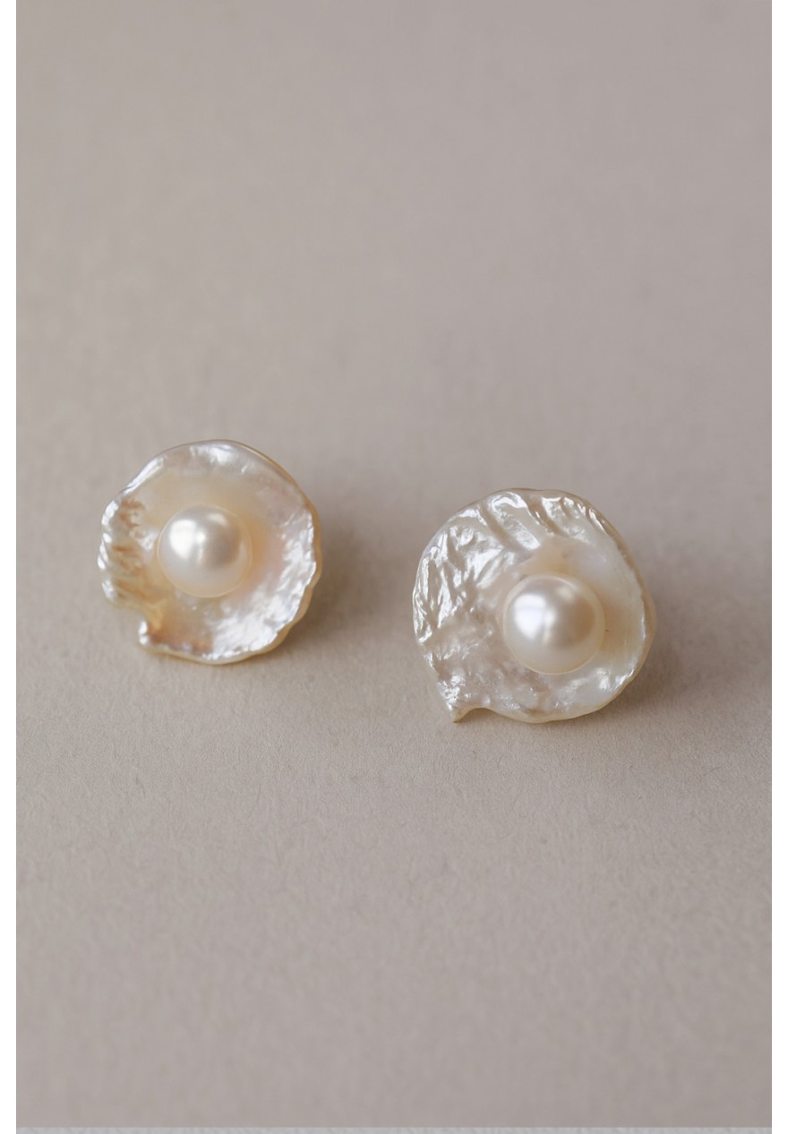 Boucles d'Oreilles de Mariée en Perles d'eau douce et Nacre - Les Ondines Boucles d'Oreilles de Mariée en Perles d'eau douce et Nacre - Les Ondines