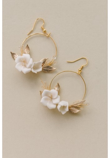 Boucles d’oreilles porcelaine blanche & feuilles dorées – Soléane