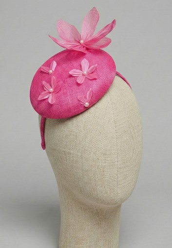 Chapeau Fascinator Rose Fuchsia pour Mariage : Bibi Chic avec Fleurs et Perles - Lise