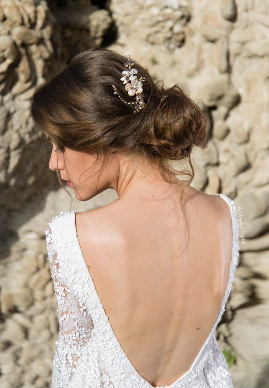 Couronne de Mariée à Fleurs en Nacre et Perles Couronne de Mariée à Fleurs en Nacre et Perles